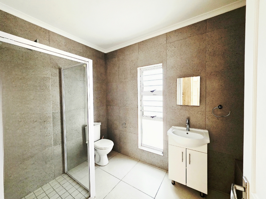 5 Bedroom Property for Sale in Beacon Bay North Eastern Cape